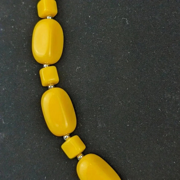 (2/$20) Yellow Vintage Plastic Beaded Necklace - Picture 4 of 6